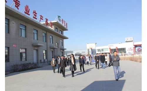 黨建引領(lǐng)促減稅降費(fèi)落地，黨員帶頭抓普惠政策落實(shí)