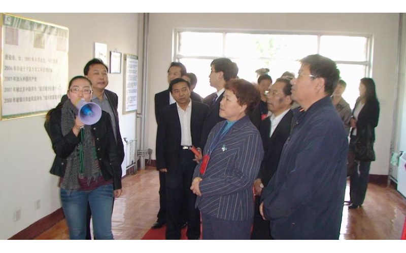 全國政協(xié)十一屆委員會(huì)委員、第六屆全國人大代表洪梅香蒞臨公司指導(dǎo)工作